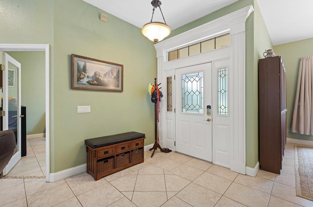 6207 Forestwood Dr, Lakeland FL 33811-2401 exterior