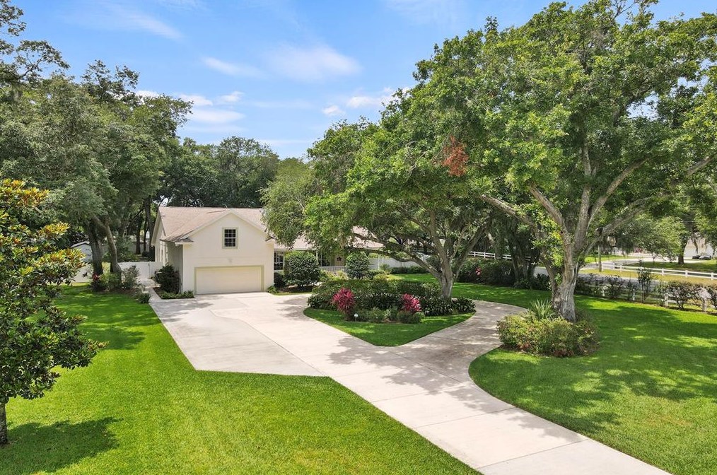 6207 Forestwood Dr, Lakeland FL 33811-2401 exterior