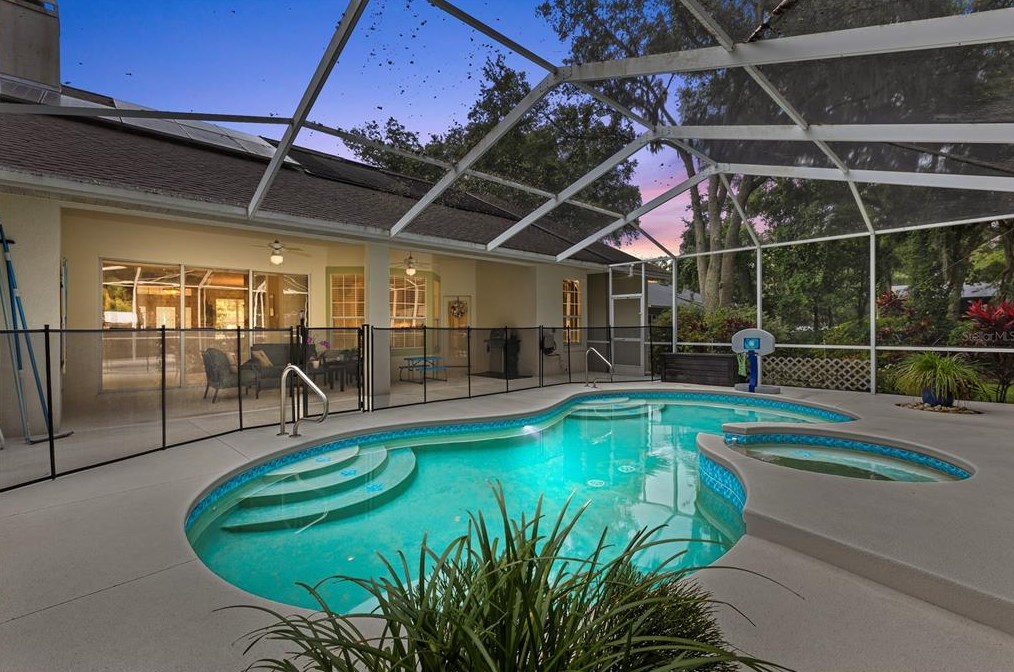 6207 Forestwood Dr, Lakeland FL 33811-2401 exterior