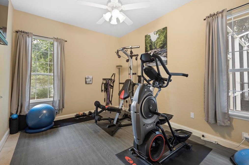 6207 Forestwood Dr, Lakeland FL 33811-2401 exterior