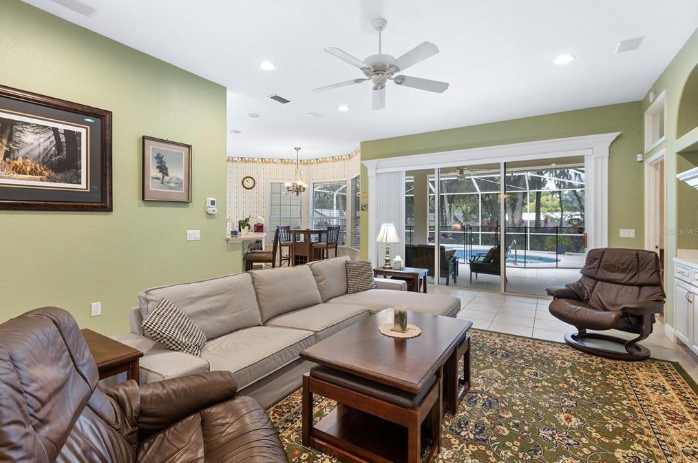 6207 Forestwood Dr, Lakeland FL 33811-2401 exterior