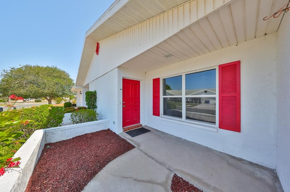 1023 Bluewater Dr, Ruskin FL  33573-6202 exterior