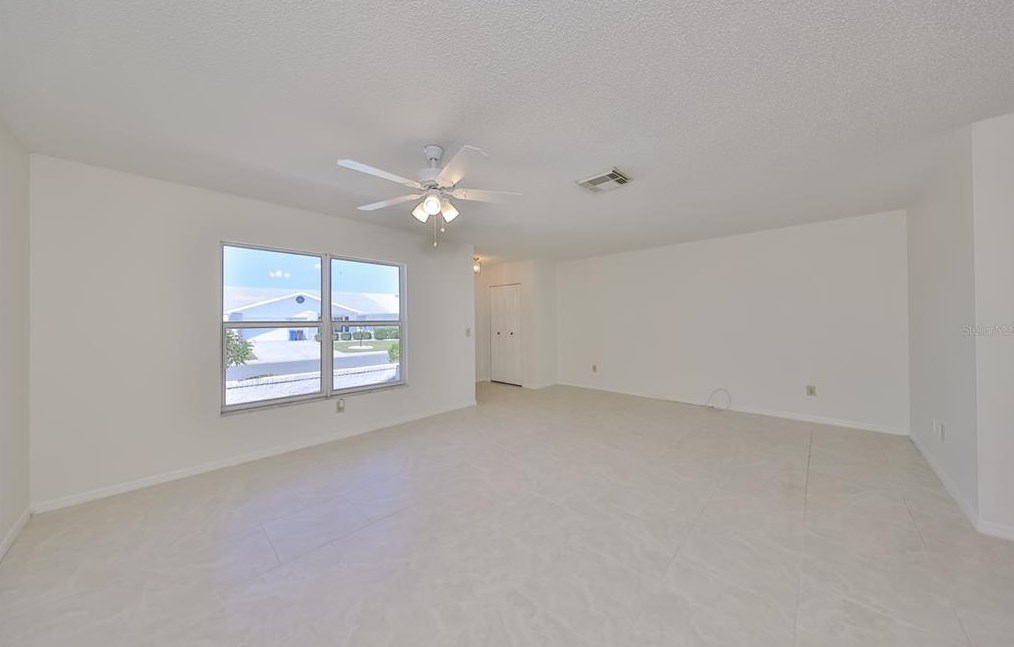 1023 Bluewater Dr, Ruskin FL  33573-6202 exterior