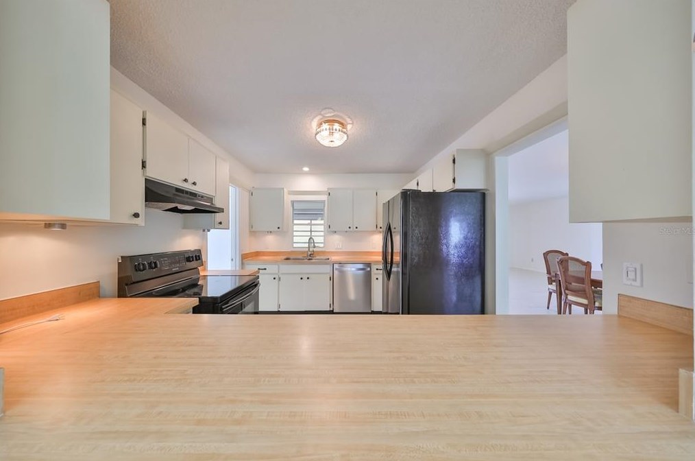 1023 Bluewater Dr, Ruskin FL  33573-6202 exterior