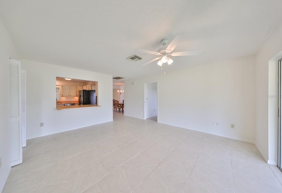 1023 Bluewater Dr, Ruskin FL  33573-6202 exterior