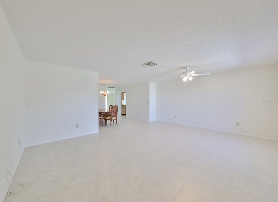 1023 Bluewater Dr, Ruskin FL  33573-6202 exterior