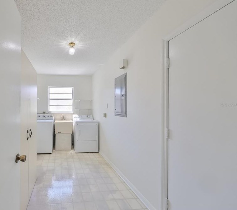 1023 Bluewater Dr, Ruskin FL  33573-6202 exterior