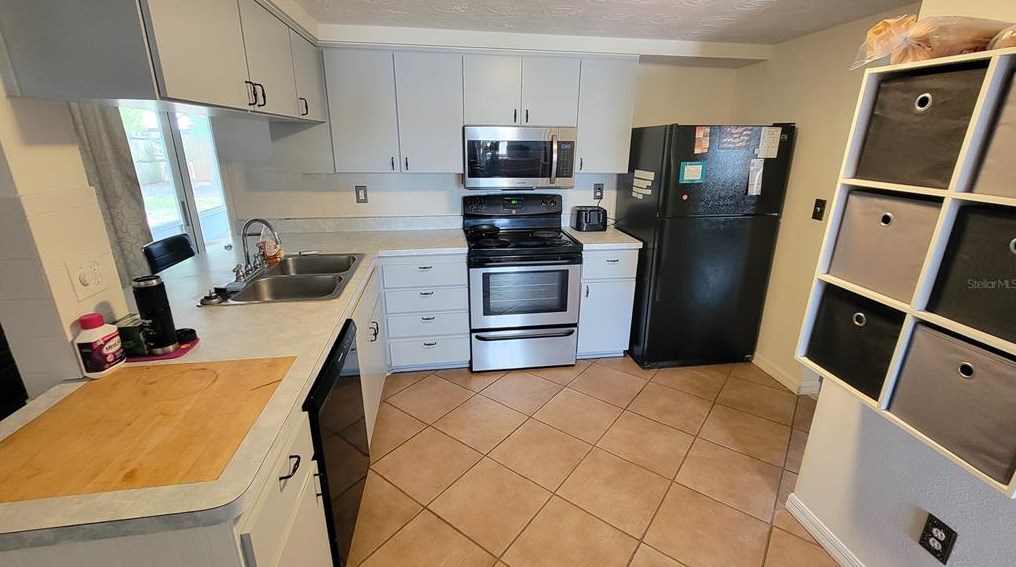 3506 Hoover Dr, Tarpon Springs FL  34691-3325 exterior