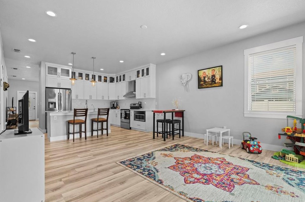 2502 18th Ave, Tampa FL 33619-2424 exterior