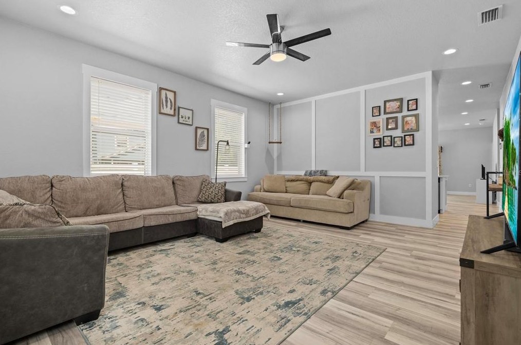 2502 18th Ave, Tampa FL 33619-2424 exterior