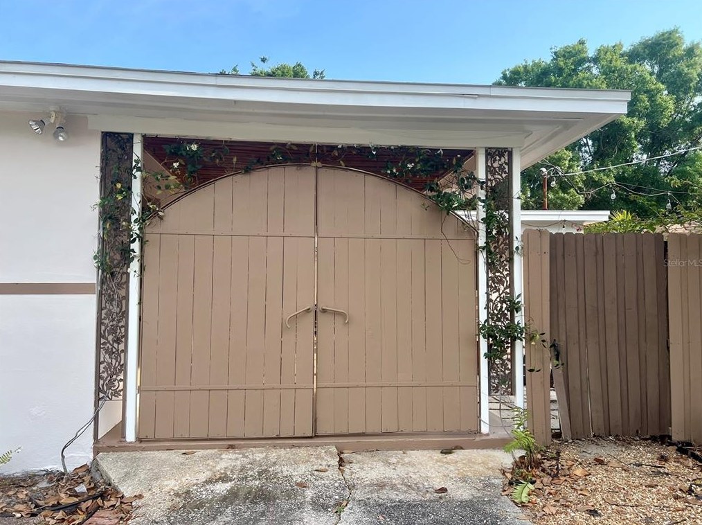 2924 Ellis Dr, Tampa FL  33611-5314 exterior