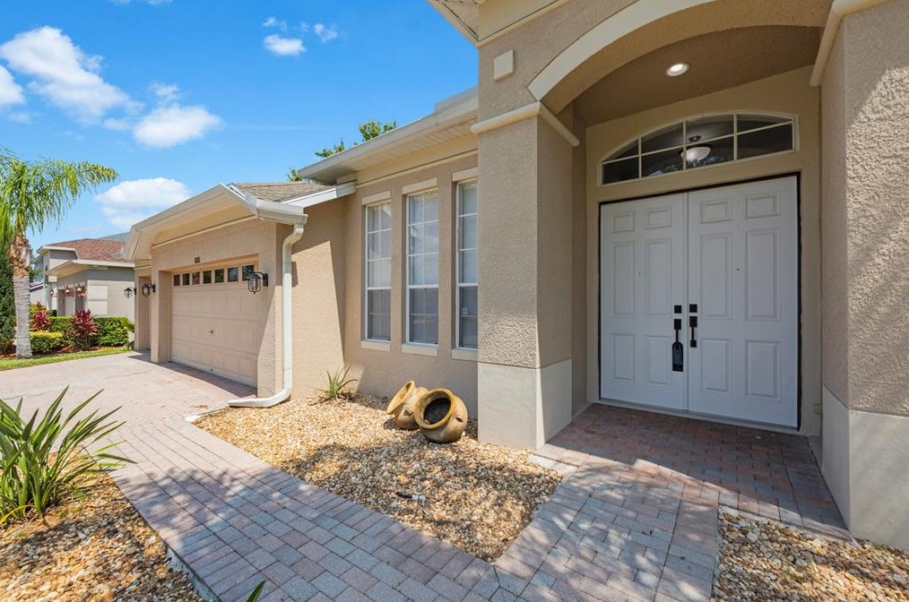 6935 Grn Heron Dr, Zephyrhills FL 33545-3894 exterior