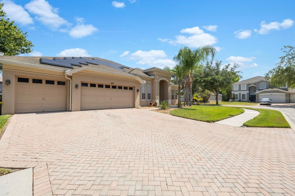 6935 Grn Heron Dr, Zephyrhills FL 33545-3894 exterior