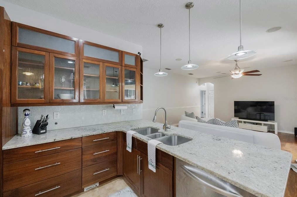 6935 Grn Heron Dr, Zephyrhills FL 33545-3894 exterior