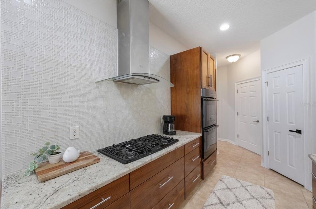 6935 Grn Heron Dr, Zephyrhills FL 33545-3894 exterior