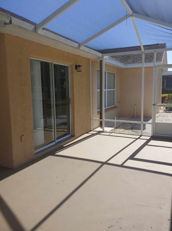 318 Caloosa Palms Ct, Ruskin FL 33573-6933 exterior