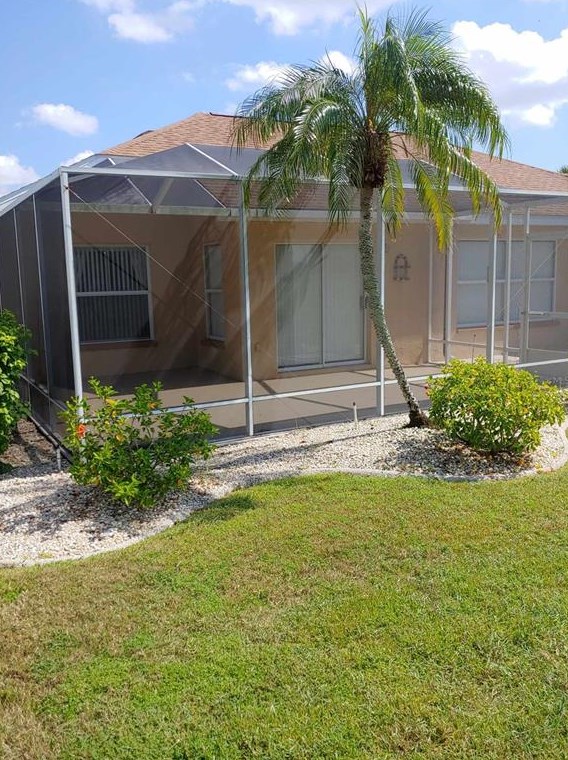 318 Caloosa Palms Ct, Ruskin FL 33573-6933 exterior