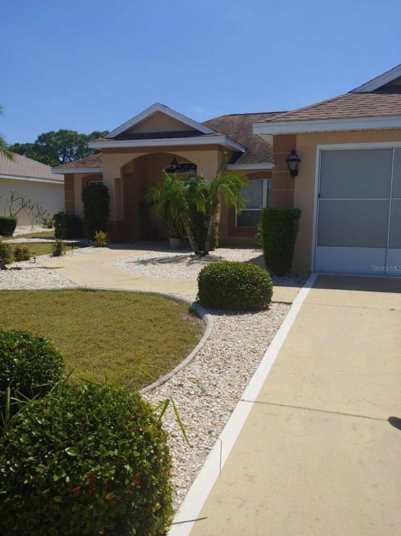 318 Caloosa Palms Ct, Ruskin FL 33573-6933 exterior