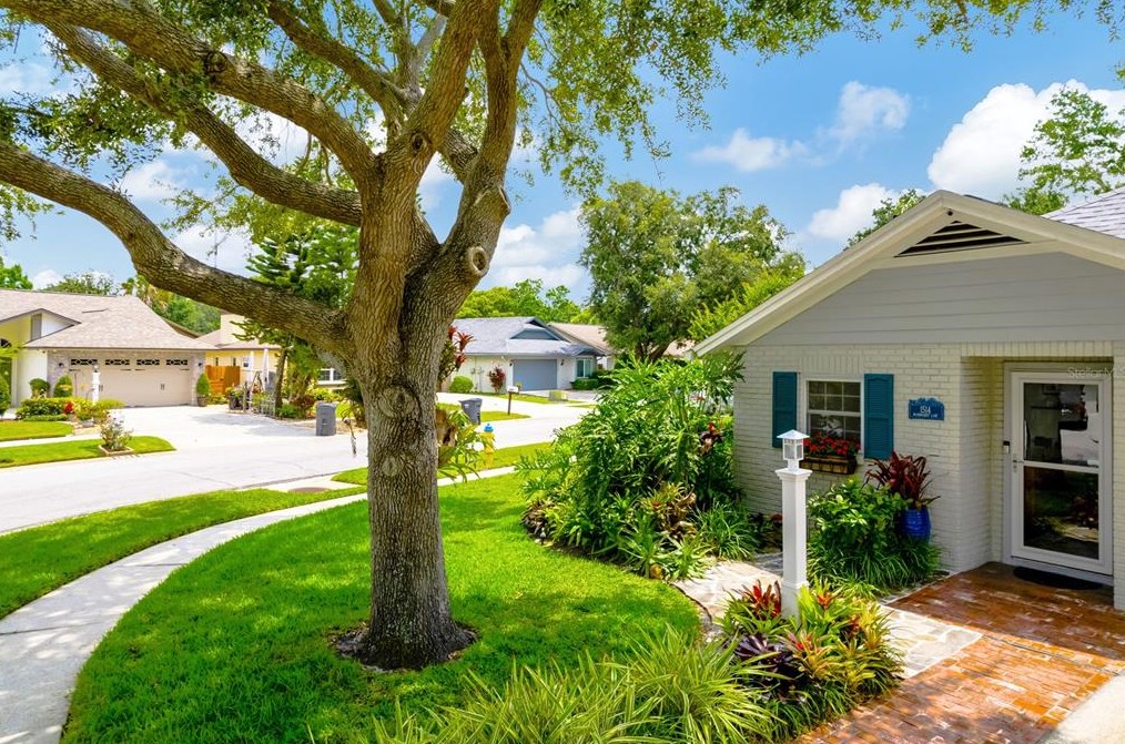 1514 Woonsocket Ln, Brandon FL  33511-1823 exterior