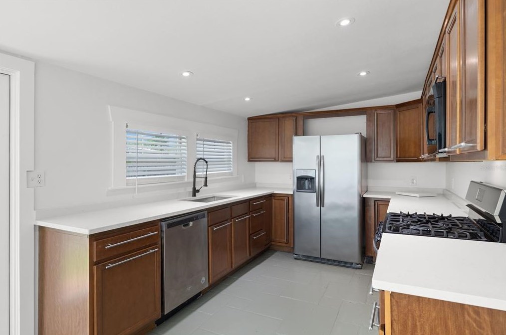 3011 Ola Ave, Tampa FL 33603-3500 exterior