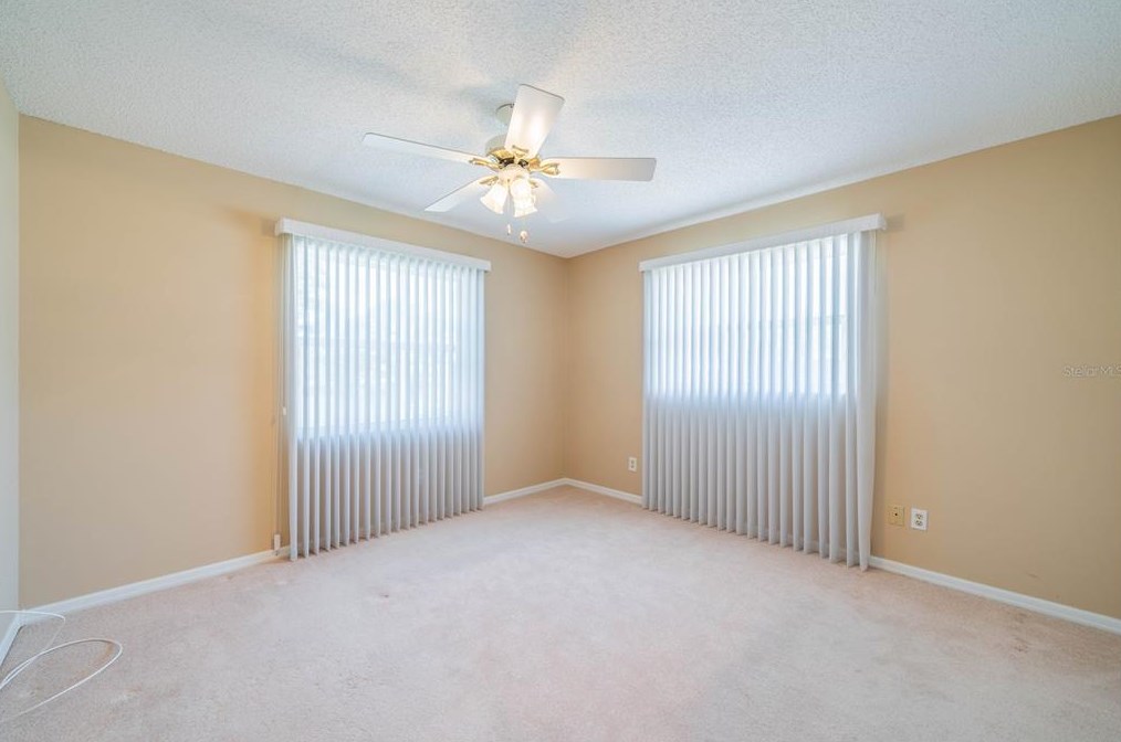 806 Bluewater Dr, Ruskin FL  33573-6277 exterior