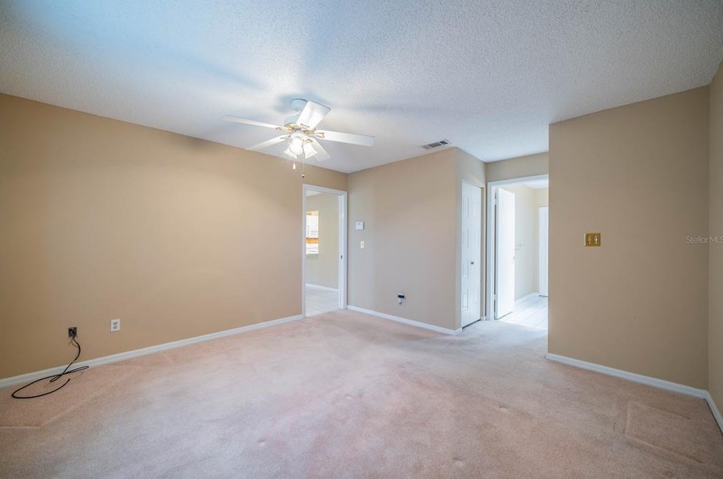 806 Bluewater Dr, Ruskin FL  33573-6277 exterior