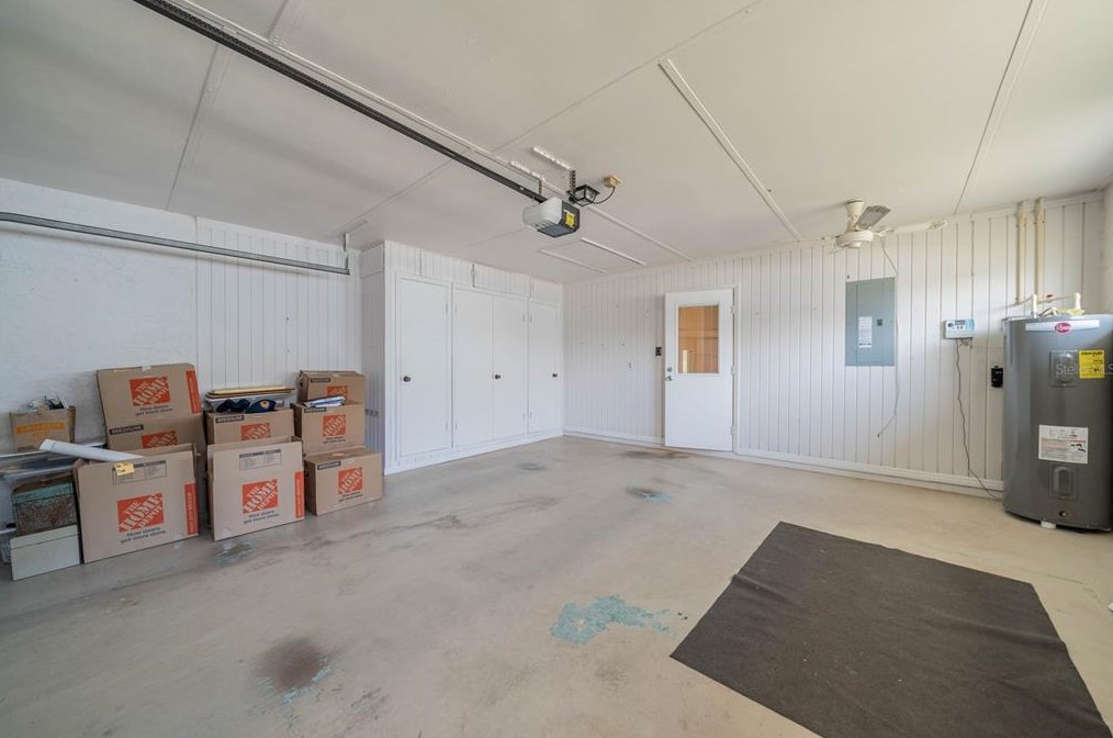 806 Bluewater Dr, Ruskin FL  33573-6277 exterior