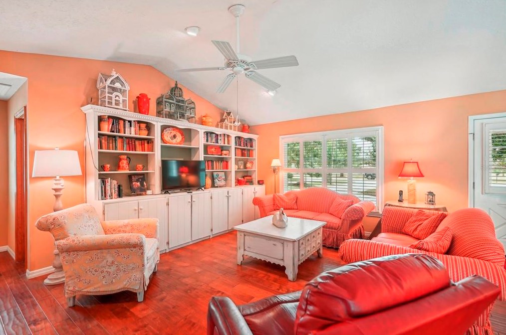 315 Manatee Dr, Ruskin FL  33570-5630 exterior