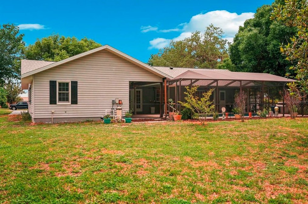 315 Manatee Dr, Ruskin FL  33570-5630 exterior