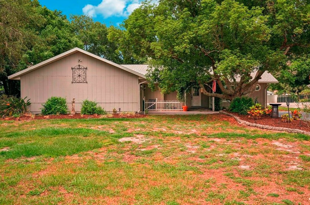 315 Manatee Dr, Ruskin FL  33570-5630 exterior