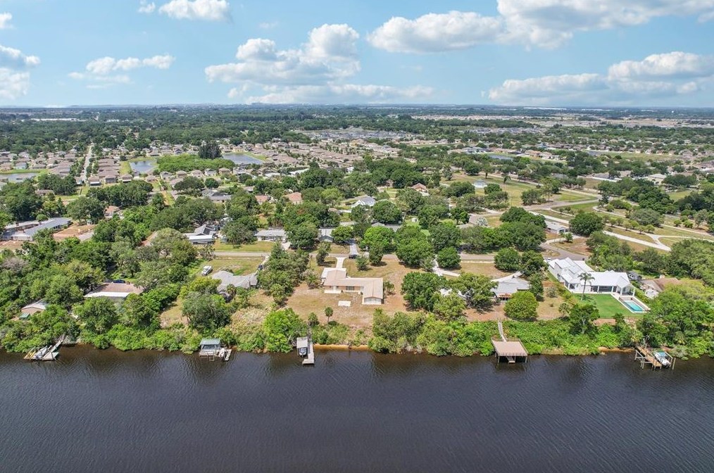 315 Manatee Dr, Ruskin FL  33570-5630 exterior
