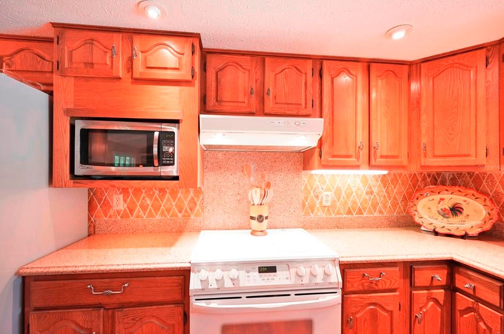 315 Manatee Dr, Ruskin FL  33570-5630 exterior