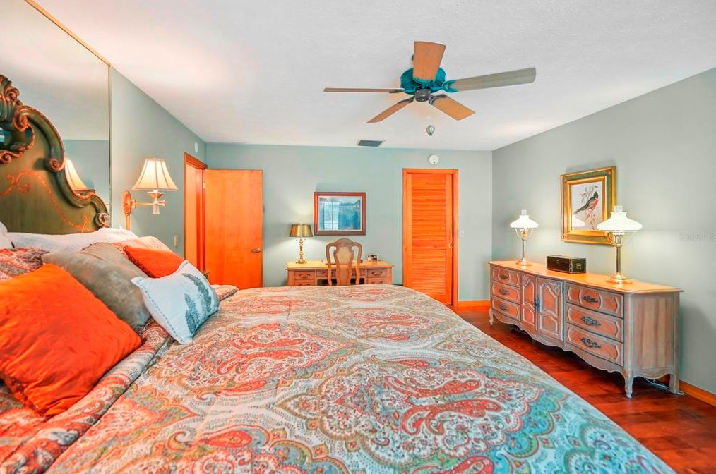 315 Manatee Dr, Ruskin FL  33570-5630 exterior