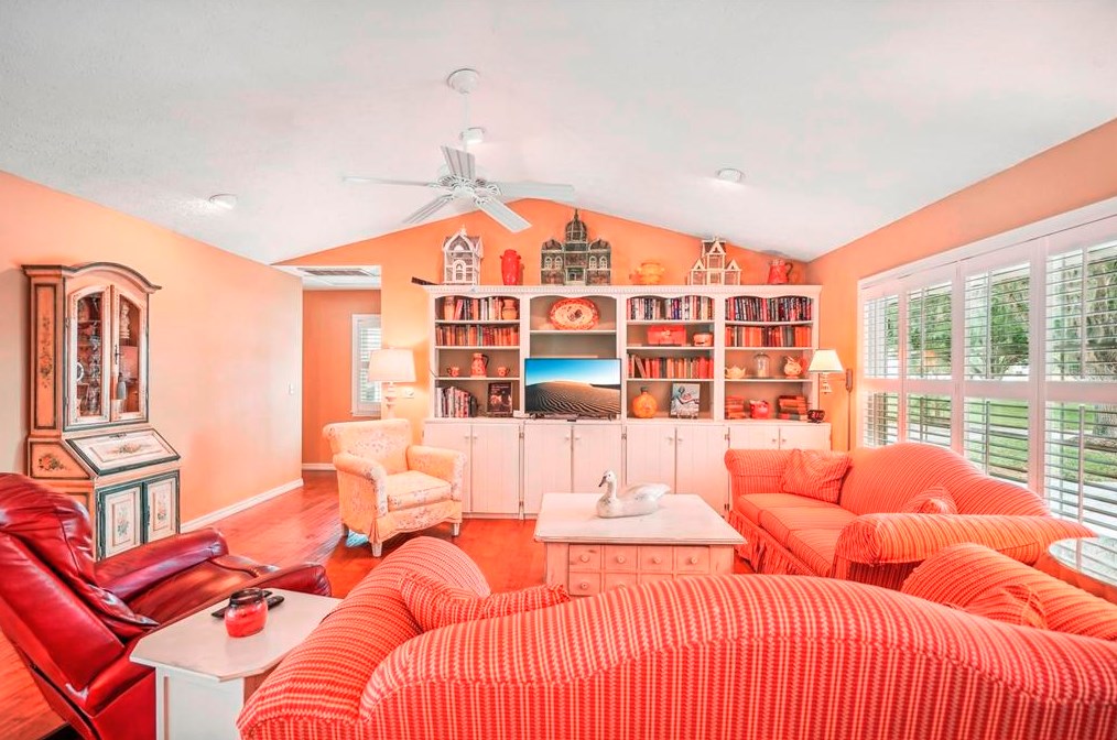 315 Manatee Dr, Ruskin FL  33570-5630 exterior