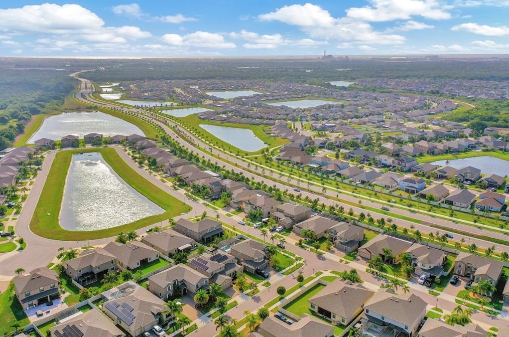 9910 Smarty Jones Dr, Ruskin FL  33573-6718 exterior