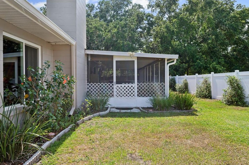 1950 Clement Rd, Lutz FL  33549-5557 exterior