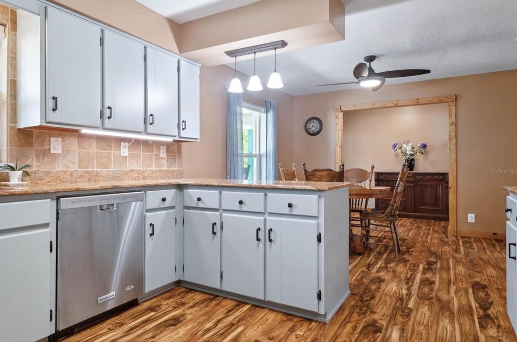 1950 Clement Rd, Lutz FL  33549-5557 exterior