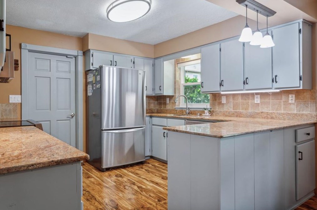 1950 Clement Rd, Lutz FL  33549-5557 exterior