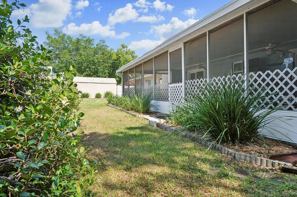 1950 Clement Rd, Lutz FL  33549-5557 exterior