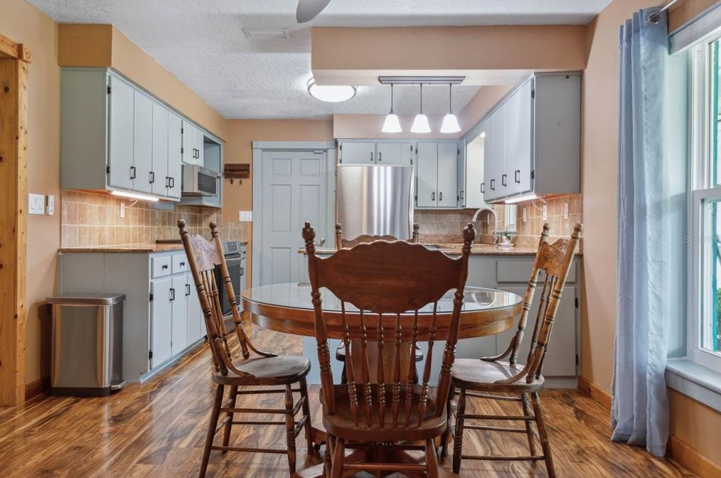 1950 Clement Rd, Lutz FL  33549-5557 exterior