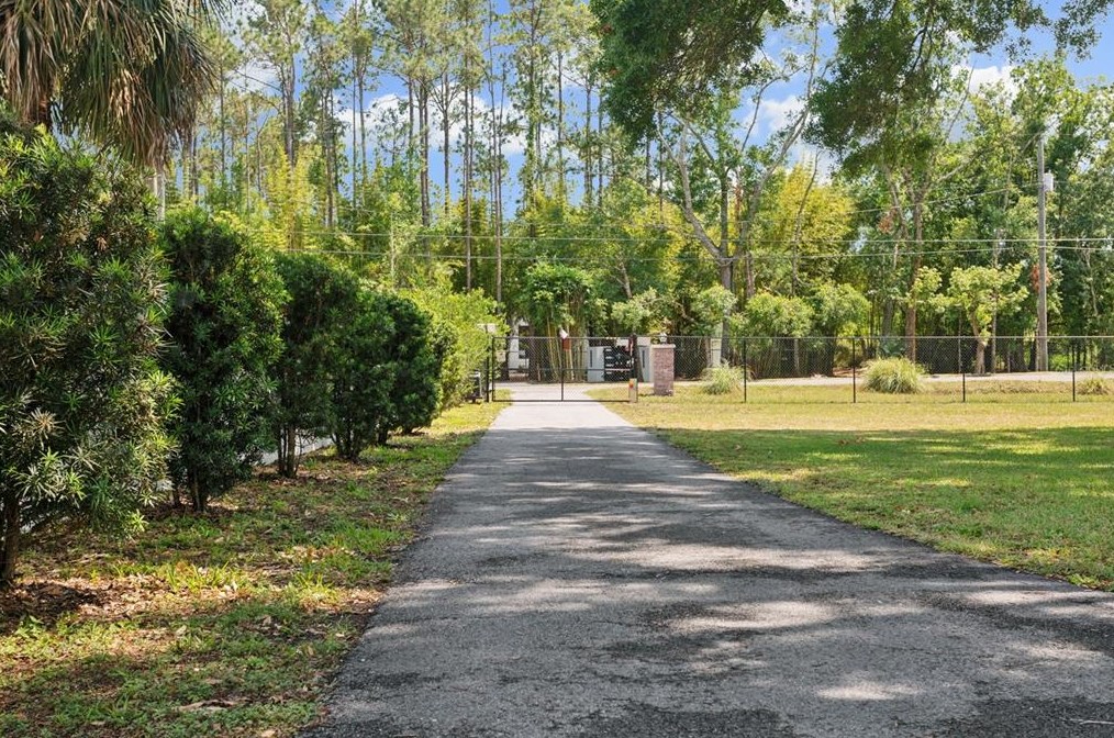 1950 Clement Rd, Lutz FL  33549-5557 exterior