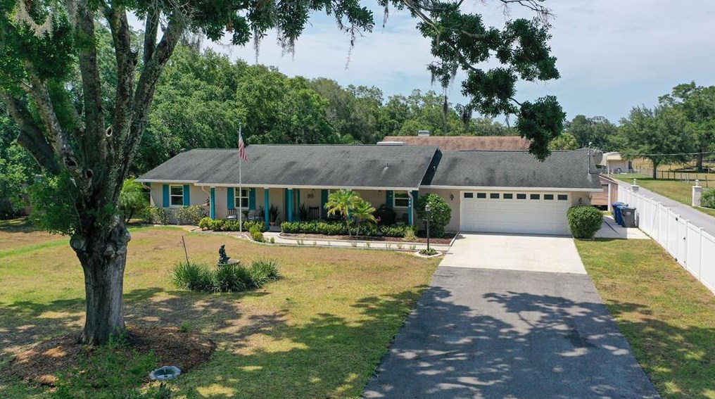 1950 Clement Rd, Lutz FL  33549-5557 exterior