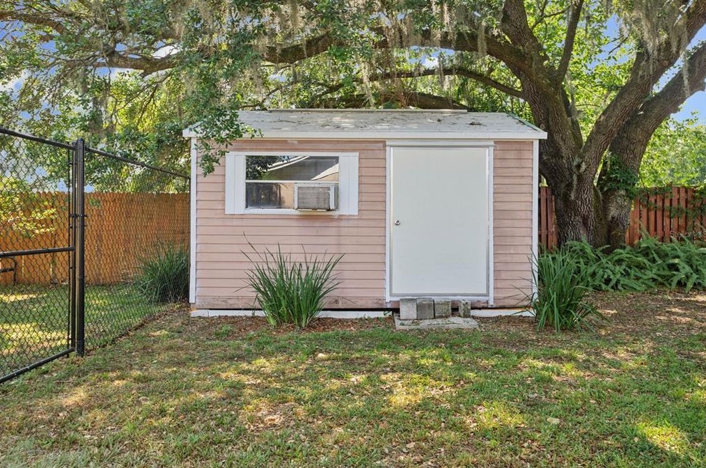 1950 Clement Rd, Lutz FL  33549-5557 exterior