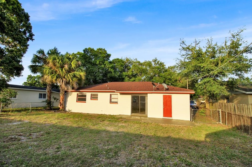 3215 Deerfield Dr, Tampa FL 33619-6526 exterior