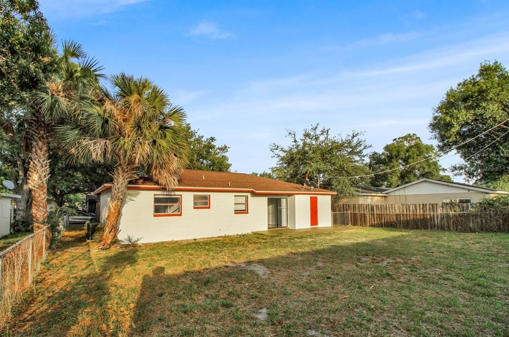 3215 Deerfield Dr, Tampa FL 33619-6526 exterior