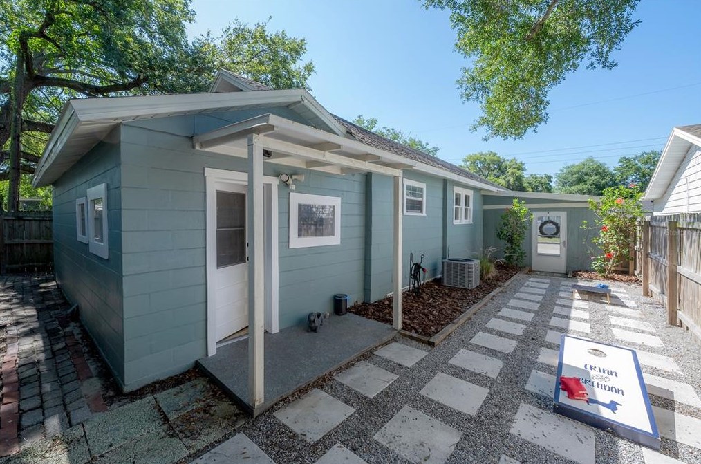 304 Minnehaha St, Tampa FL 33604-5737 exterior