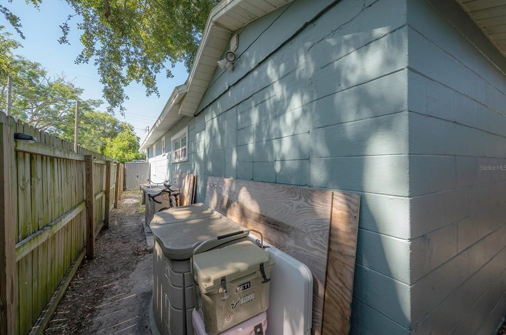 304 Minnehaha St, Tampa FL 33604-5737 exterior