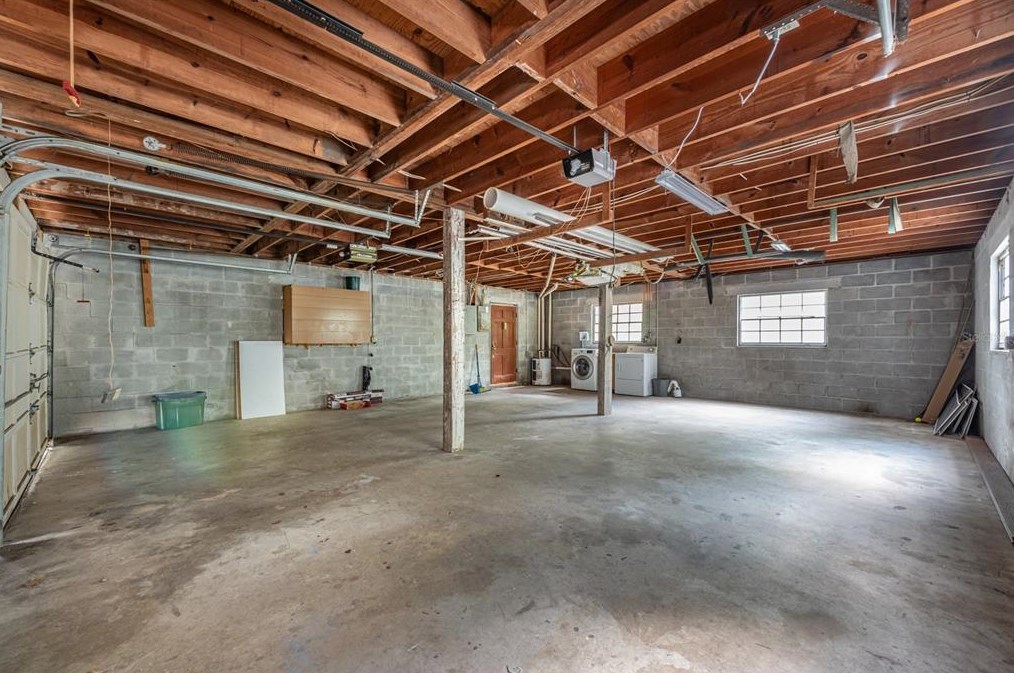 1111 Pam Dr, Brandon FL exterior