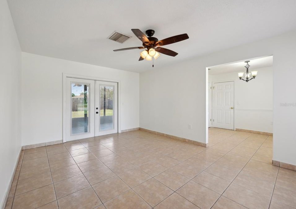 557 Flame Tree Dr, Ruskin FL  33572-2515 exterior