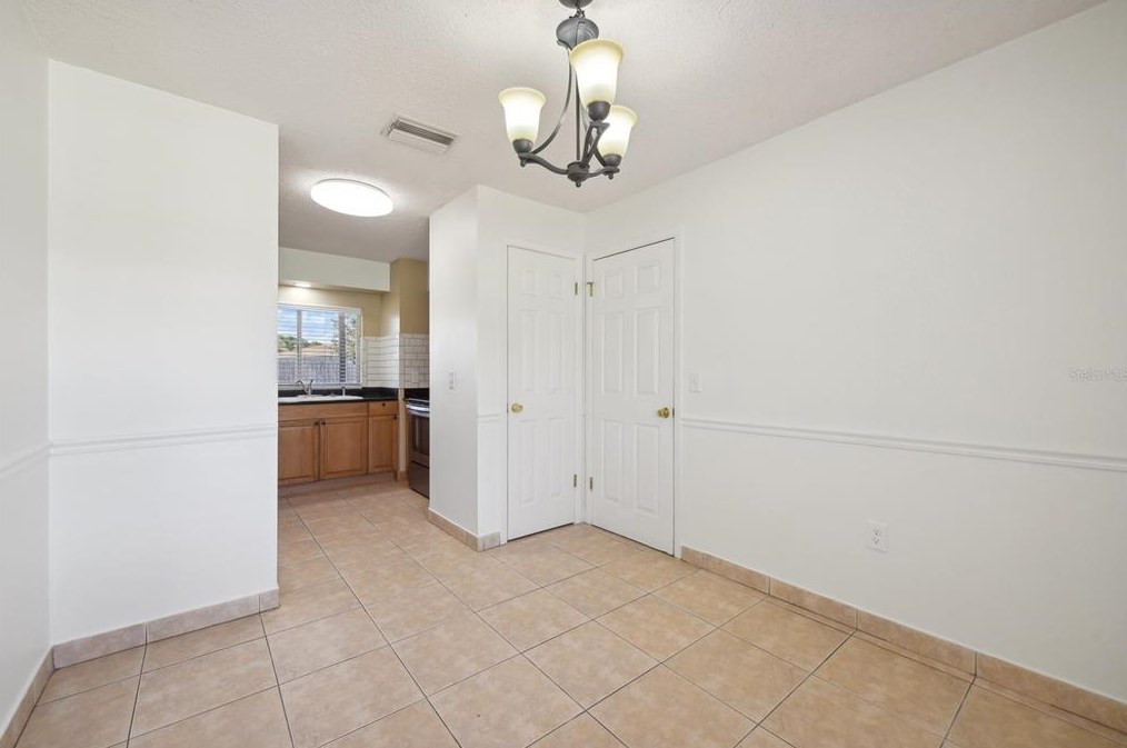 557 Flame Tree Dr, Ruskin FL  33572-2515 exterior